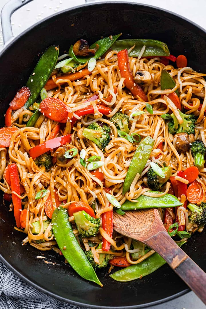 Vegetable Lo Mein Recipe (Ready in 20 Minutes!)